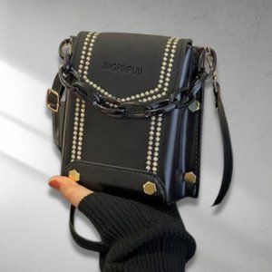 Mini square bag with embroidered design with flap (NEW)